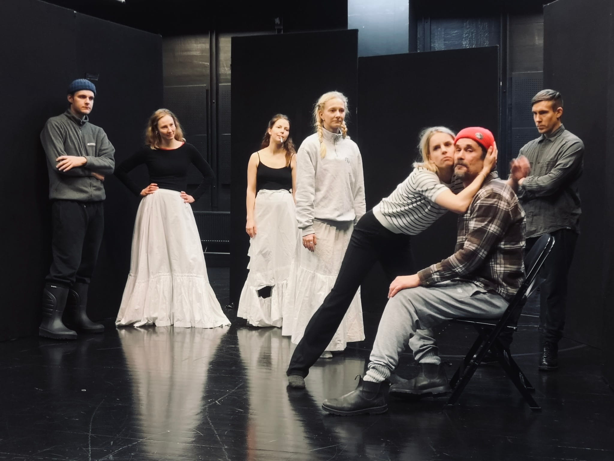 Skats no "Q-teatteri" izrādes "Trīs māsas" mēģinājumu procesa // Foto no privātā arhīva